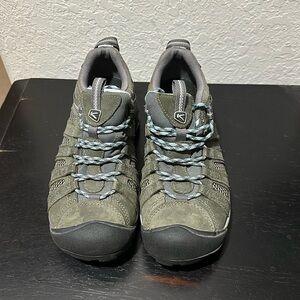 KEEN VOYAGER GRAY - size 8.5- Woman